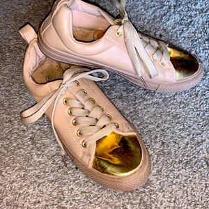 Gold tongue sneakers 👟